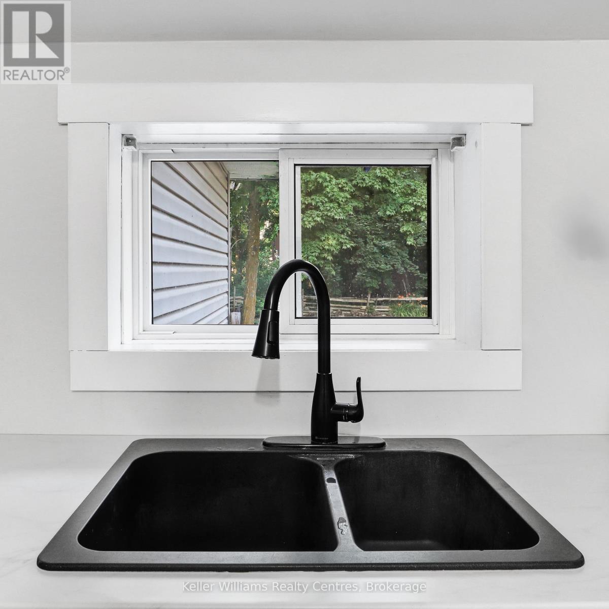 31 Yonge Street S, Arran-Elderslie, Ontario  N0H 2N0 - Photo 10 - X12376875