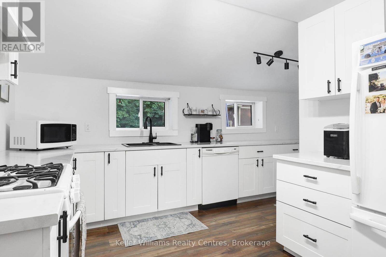 31 Yonge Street S, Arran-Elderslie, Ontario  N0H 2N0 - Photo 11 - X12376875