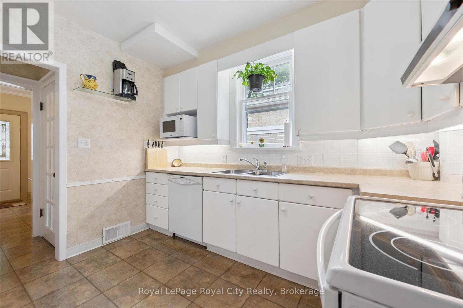 360 Provost Lane, Centre Wellington, Ontario  N1M 2N1 - Photo 15 - X12377391