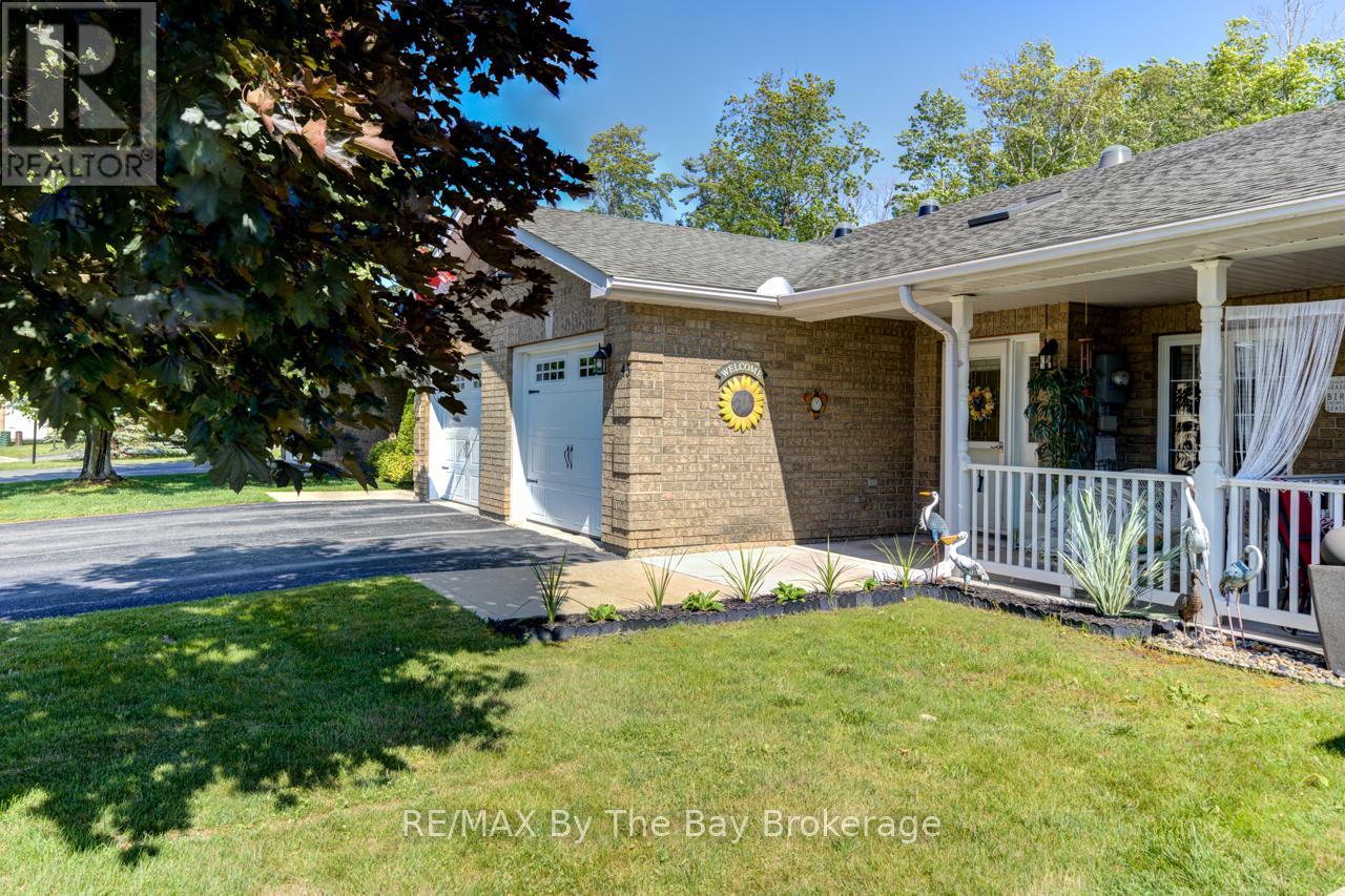 45 Meadow Lane, Wasaga Beach, Ontario  L9Z 0A2 - Photo 2 - S12380386