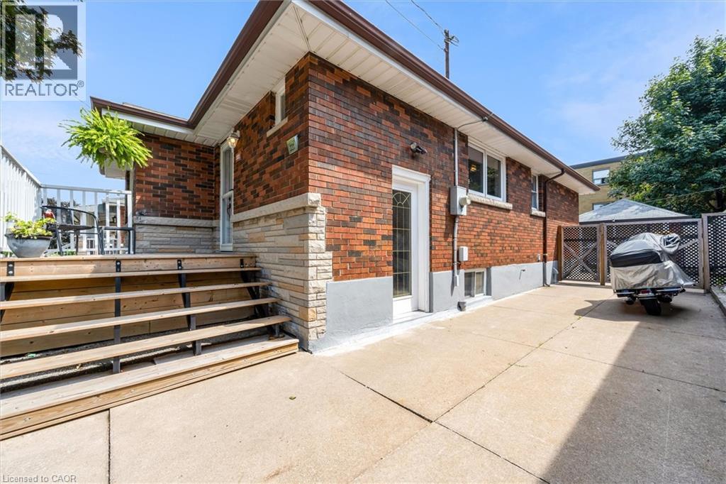 331 East 42nd Street, Hamilton, Ontario  L8T 3A6 - Photo 3 - 40763290