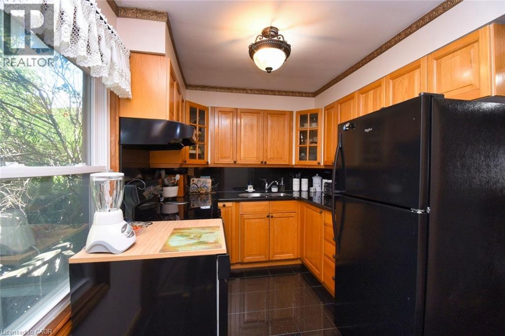 251 East 31st Street, Hamilton, Ontario  L8V 3P6 - Photo 11 - 40766120
