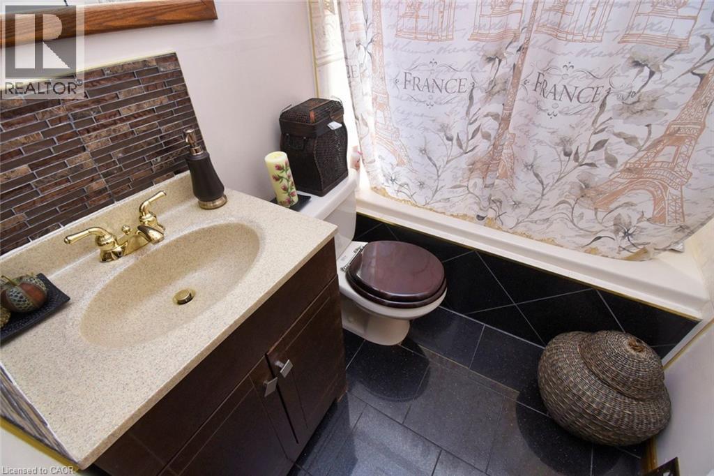 251 East 31st Street, Hamilton, Ontario  L8V 3P6 - Photo 19 - 40766120