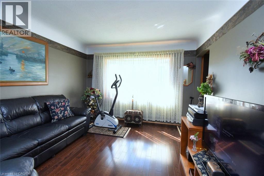 251 East 31st Street, Hamilton, Ontario  L8V 3P6 - Photo 4 - 40766120