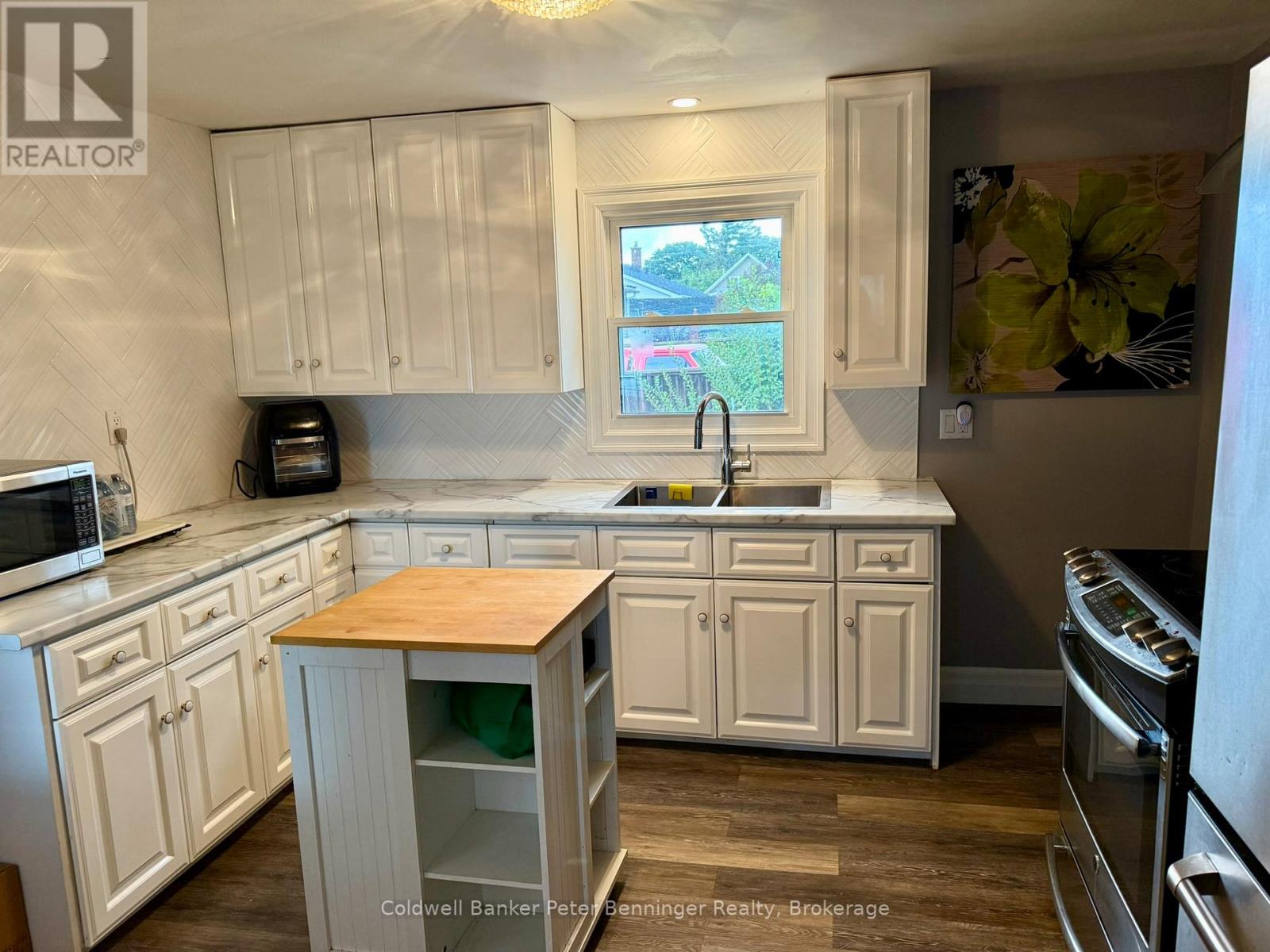 582 9th Street, Hanover, Ontario  N4N 1M6 - Photo 11 - X12381873