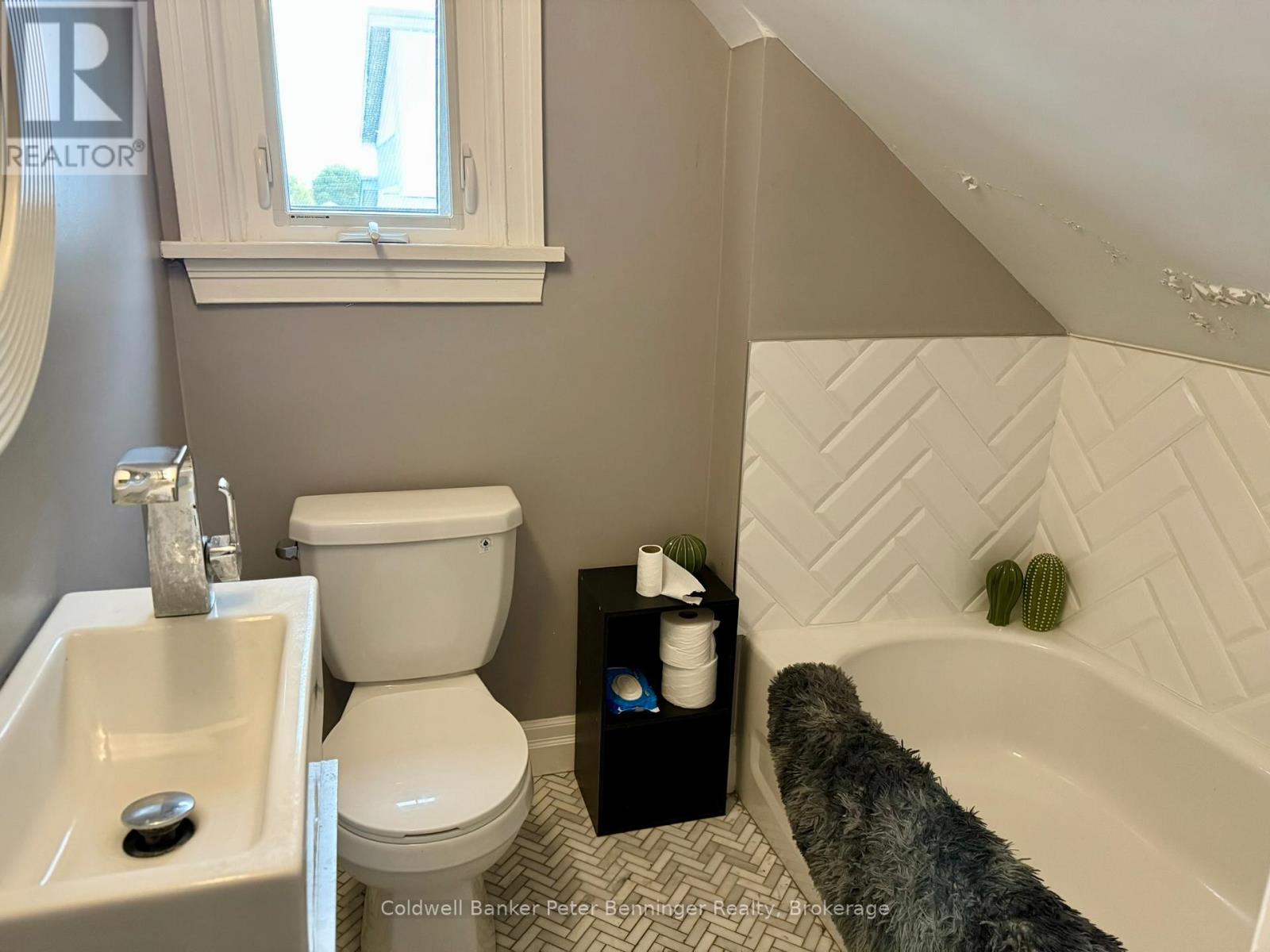 582 9th Street, Hanover, Ontario  N4N 1M6 - Photo 16 - X12381873