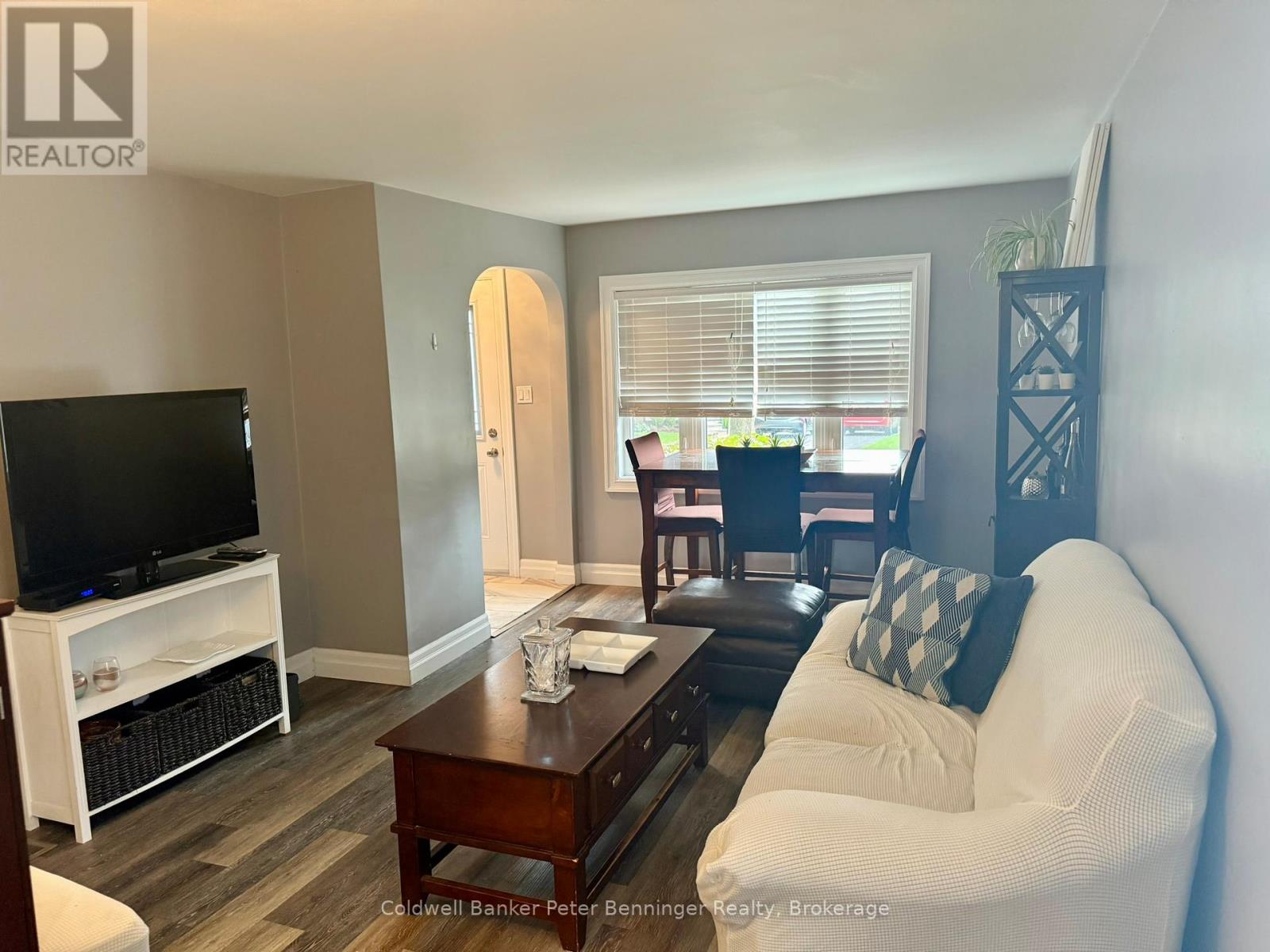 582 9th Street, Hanover, Ontario  N4N 1M6 - Photo 7 - X12381873