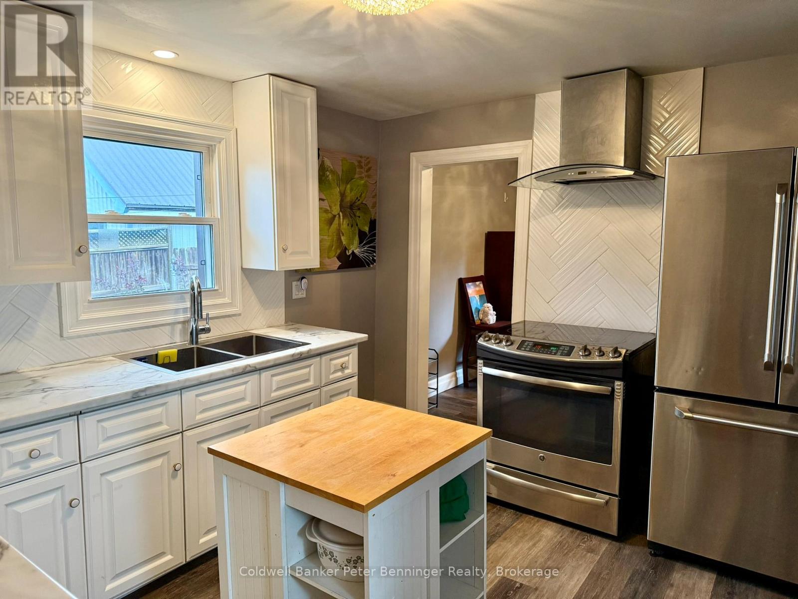 582 9th Street, Hanover, Ontario  N4N 1M6 - Photo 9 - X12381873