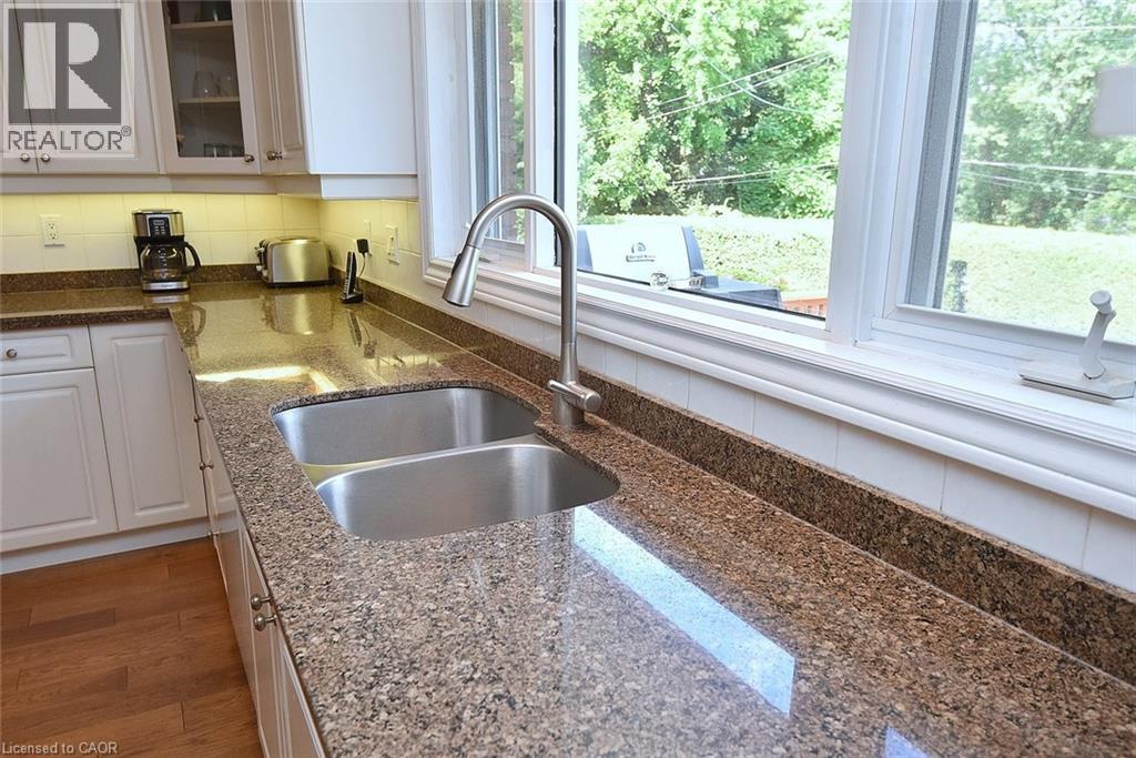 219 Strathcona Drive, Burlington, Ontario  L7L 2C7 - Photo 12 - 40764895