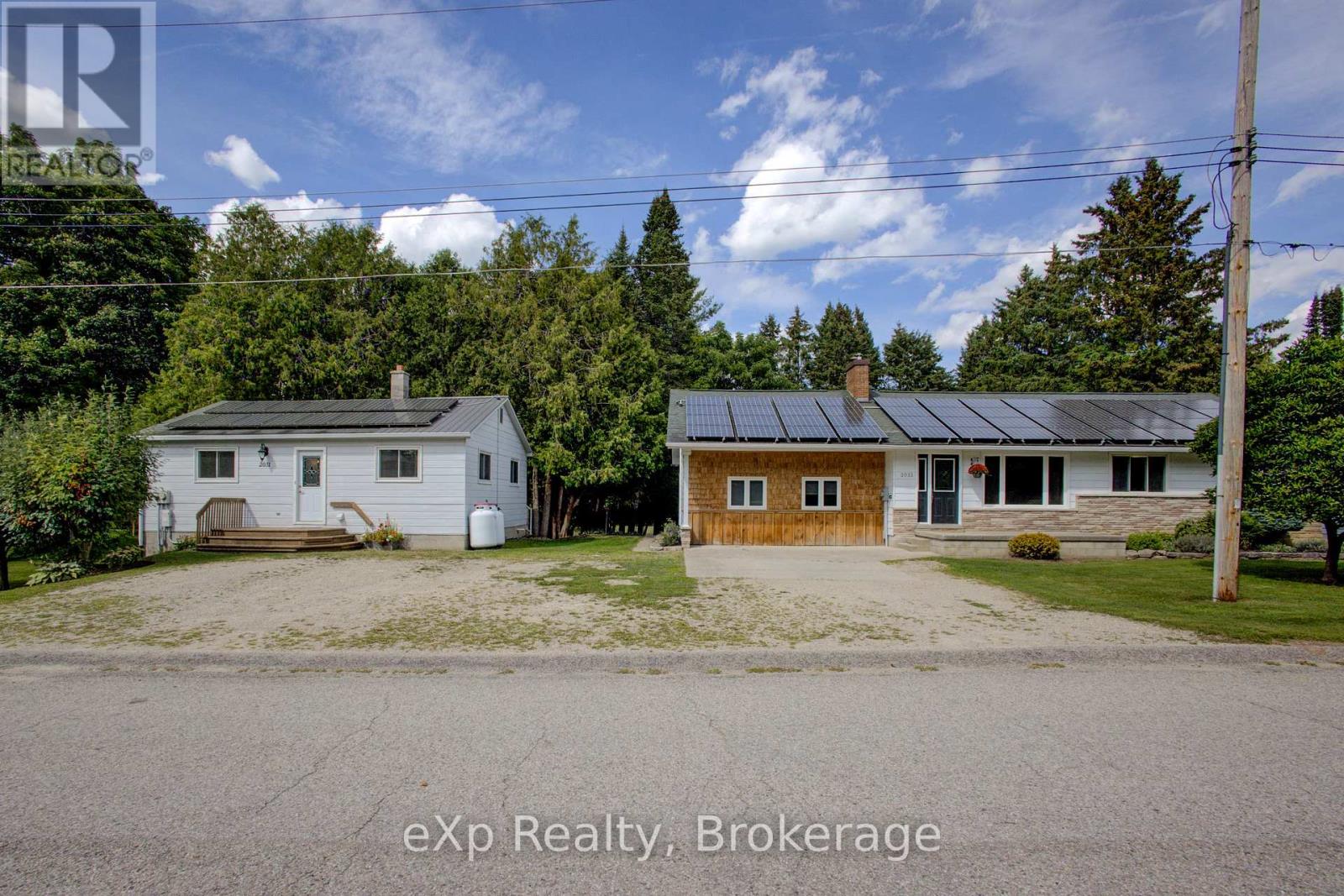 2033 MILL STREET, Howick, Ontario