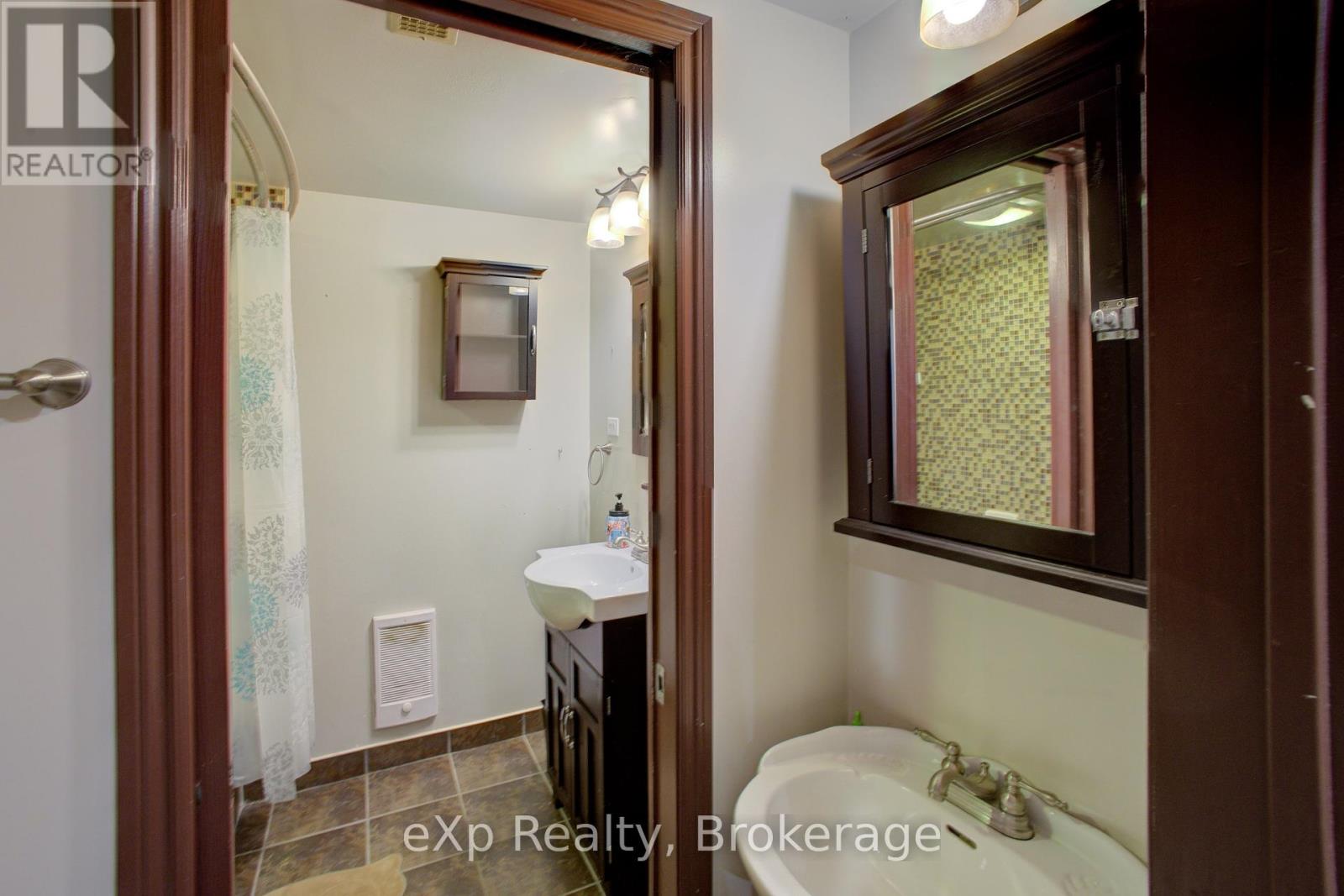 2033 Mill Street, Howick, Ontario  N0G 1X0 - Photo 28 - X12382289