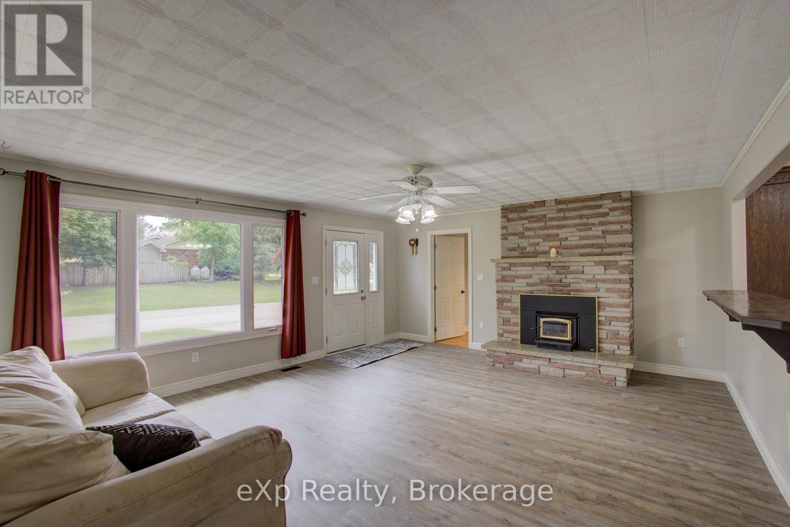 2033 Mill Street, Howick, Ontario  N0G 1X0 - Photo 6 - X12382289