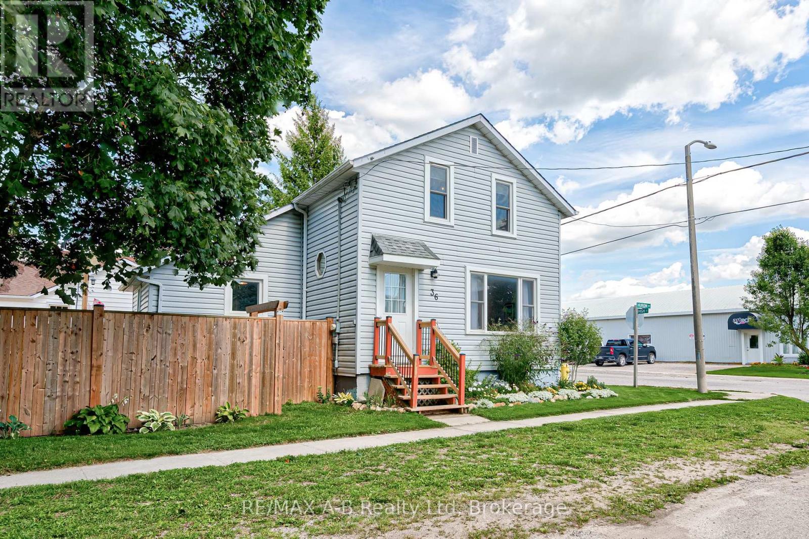 36 Huron Street, Huron East, Ontario  N0K 1W0 - Photo 3 - X12382696