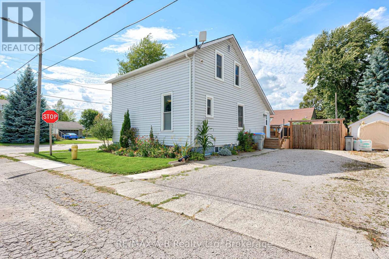 36 Huron Street, Huron East, Ontario  N0K 1W0 - Photo 5 - X12382696