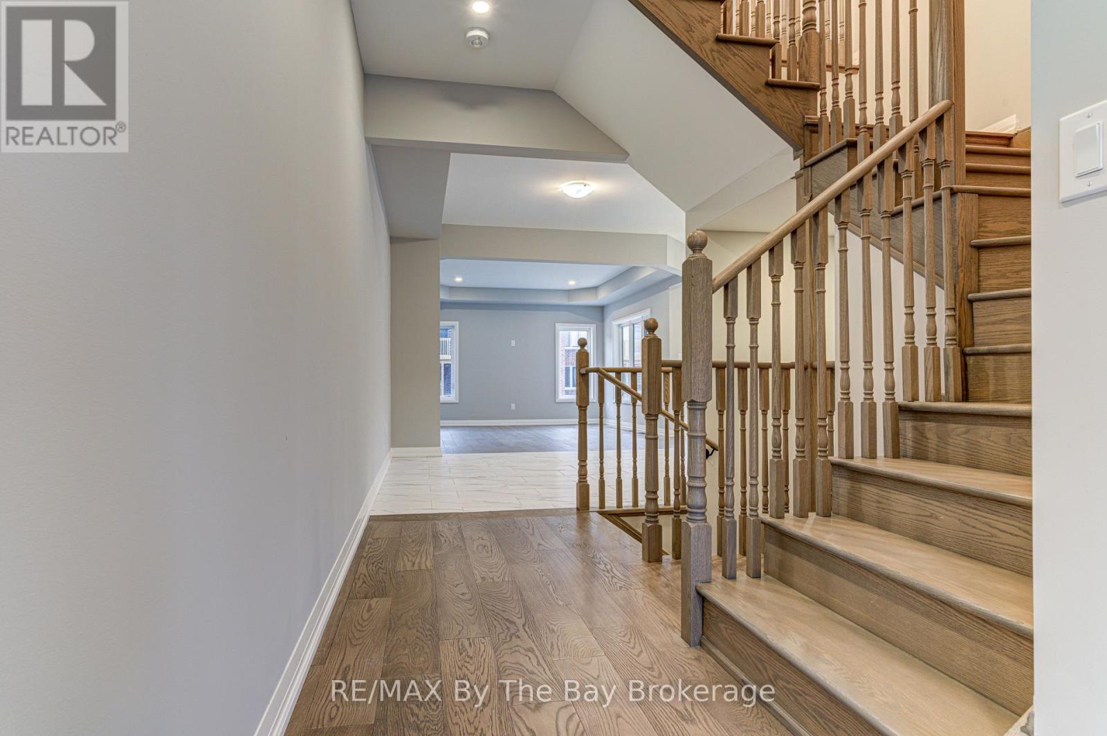 61 FEDERICA CRESCENT, Wasaga Beach, Ontario