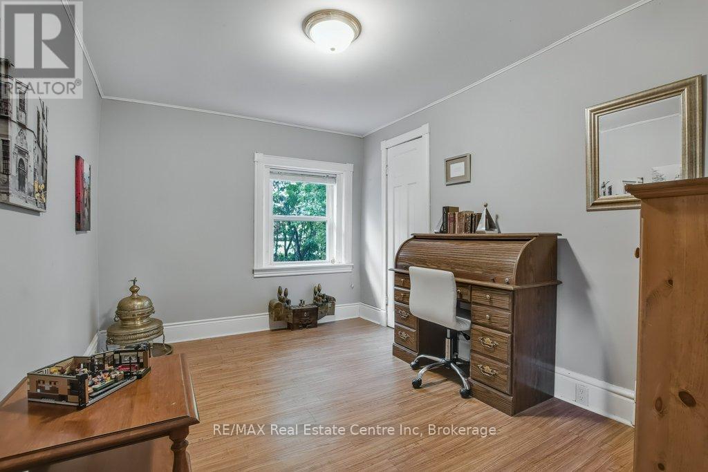 207 Waterloo Avenue, Guelph, Ontario  N1H 3J4 - Photo 13 - X12383129