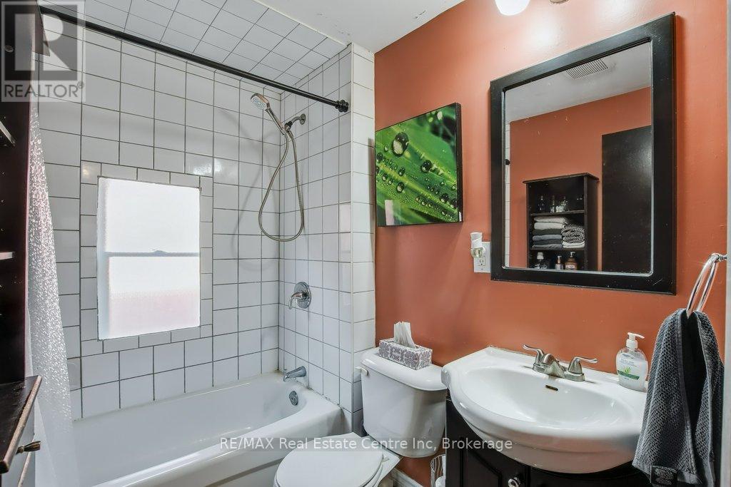 207 Waterloo Avenue, Guelph, Ontario  N1H 3J4 - Photo 17 - X12383129