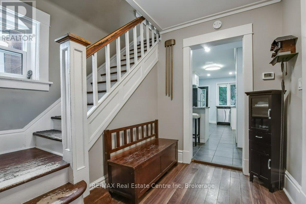 207 Waterloo Avenue, Guelph, Ontario  N1H 3J4 - Photo 5 - X12383129