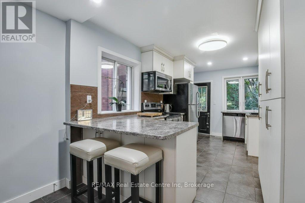 207 Waterloo Avenue, Guelph, Ontario  N1H 3J4 - Photo 6 - X12383129