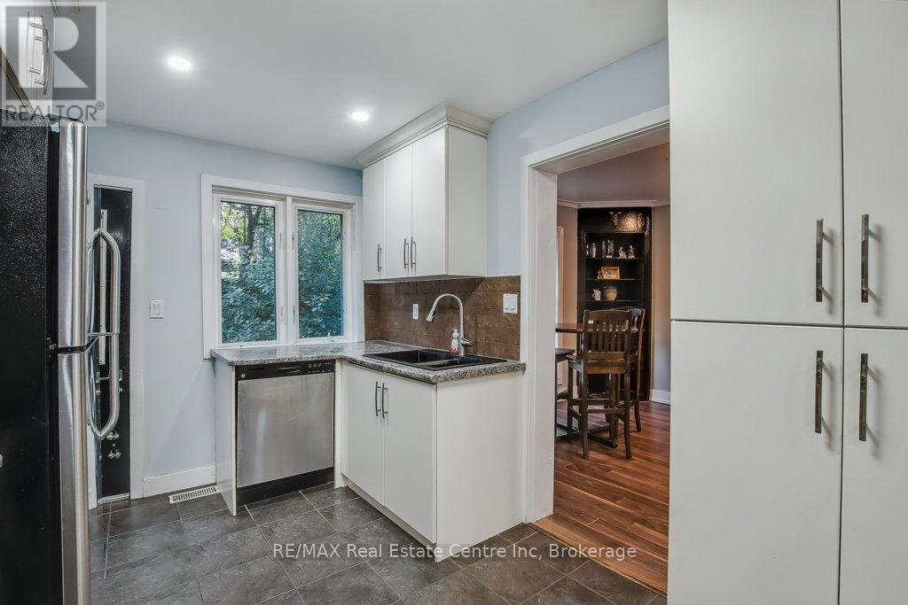 207 Waterloo Avenue, Guelph, Ontario  N1H 3J4 - Photo 8 - X12383129