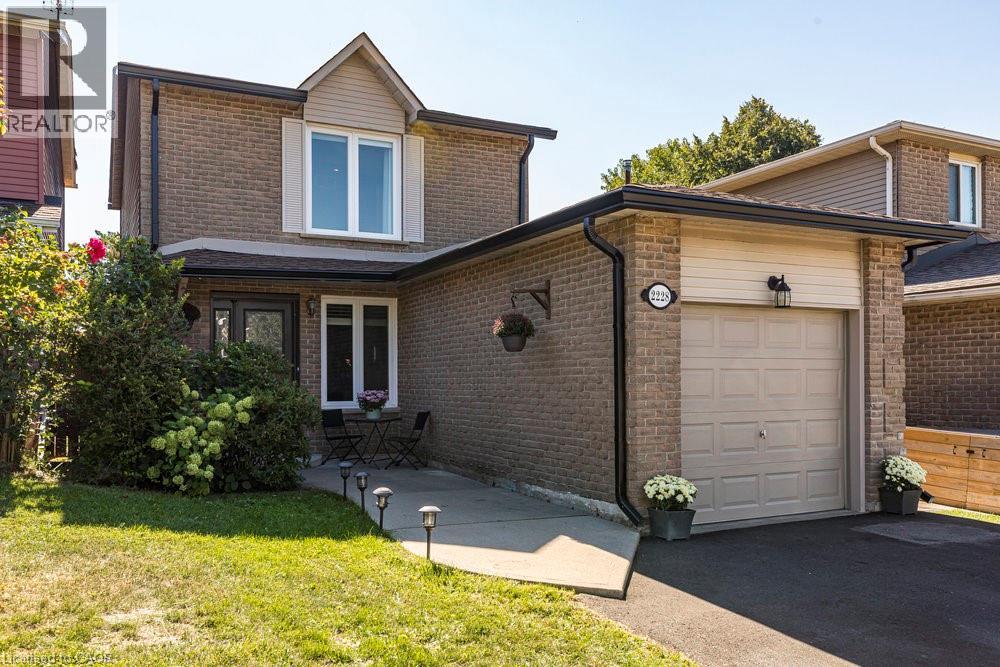 2228 Middlesmoor Crescent, Burlington, Ontario  L7P 3X5 - Photo 1 - 40766455