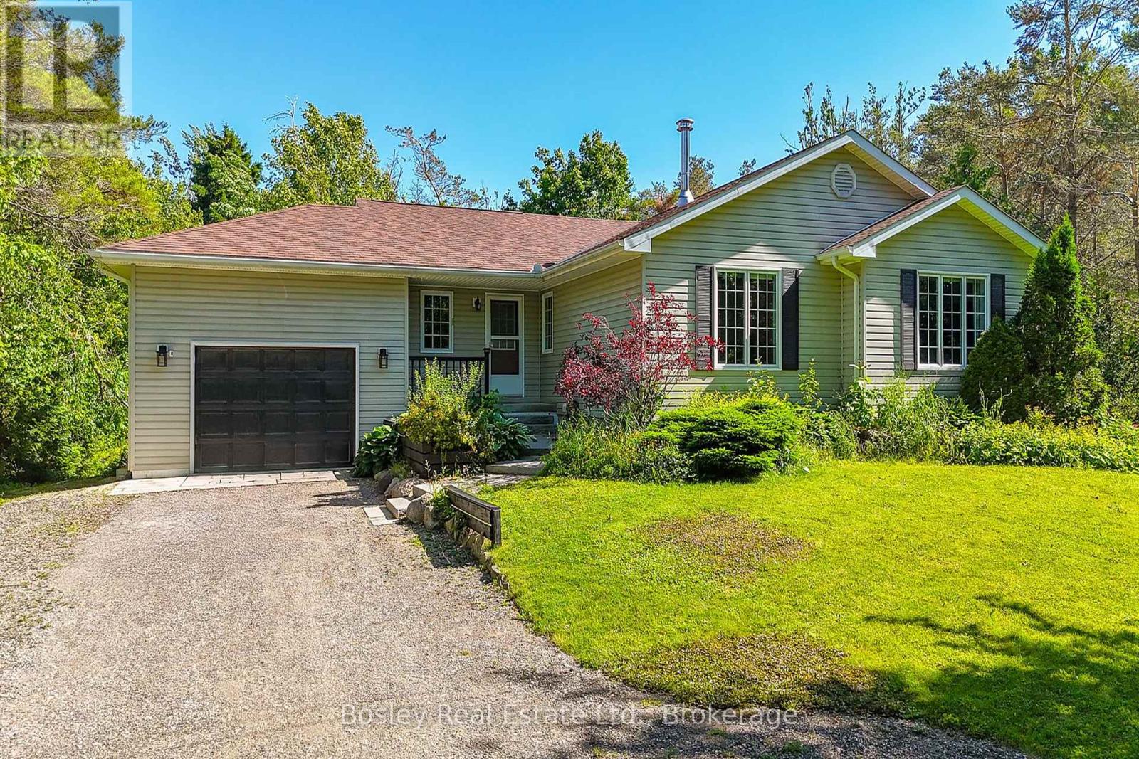 136 Maple Lane, Blue Mountains, Ontario  N0H 2E0 - Photo 1 - X12383580
