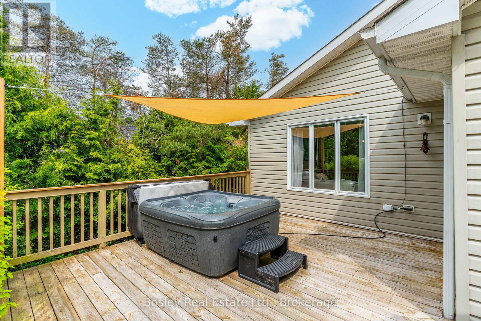 136 Maple Lane, Blue Mountains, Ontario  N0H 2E0 - Photo 17 - X12383580
