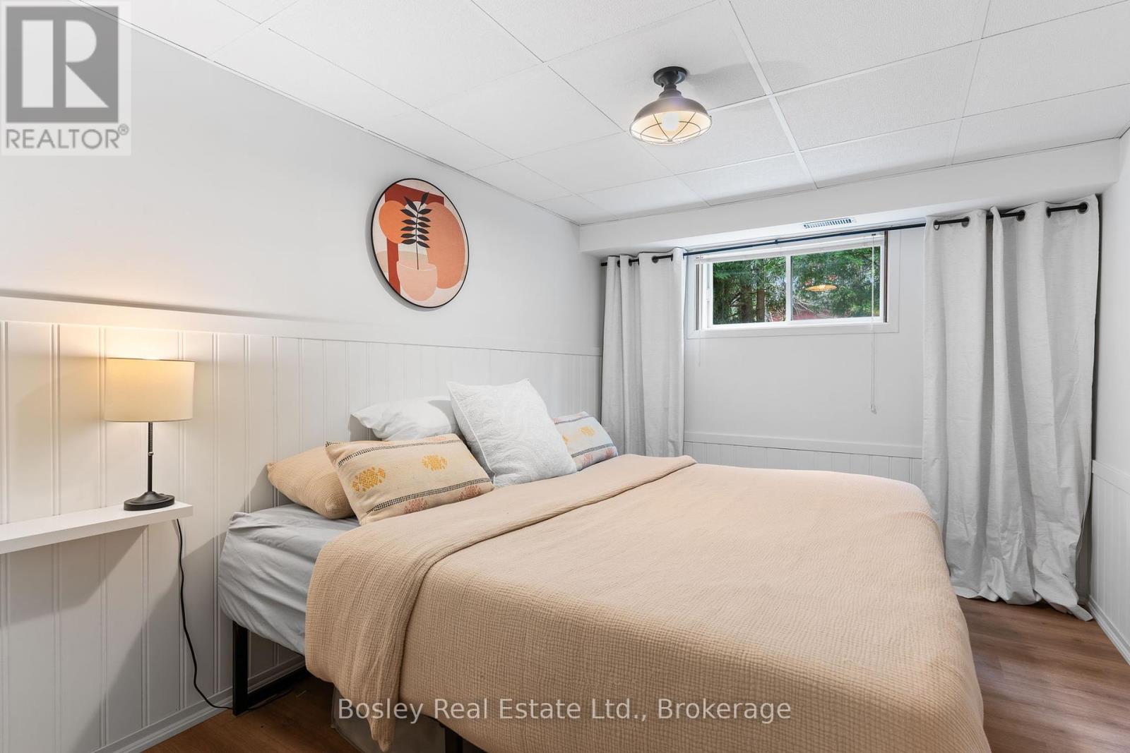 136 Maple Lane, Blue Mountains, Ontario  N0H 2E0 - Photo 34 - X12383580