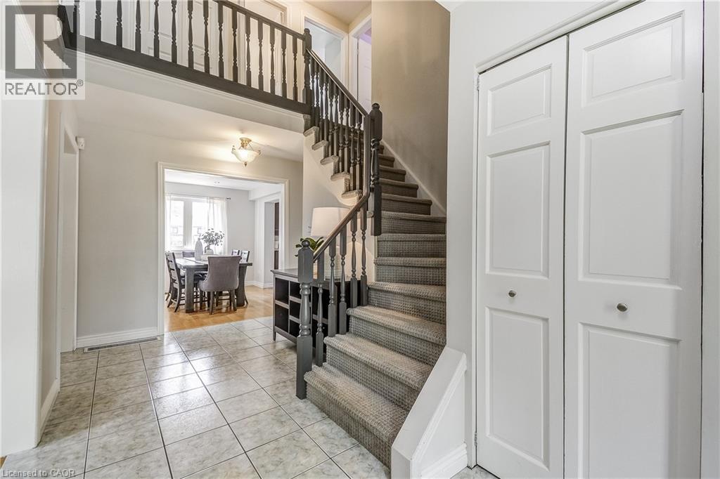 2212 Melissa Crescent, Burlington, Ontario  L7P 4J7 - Photo 5 - 40766423