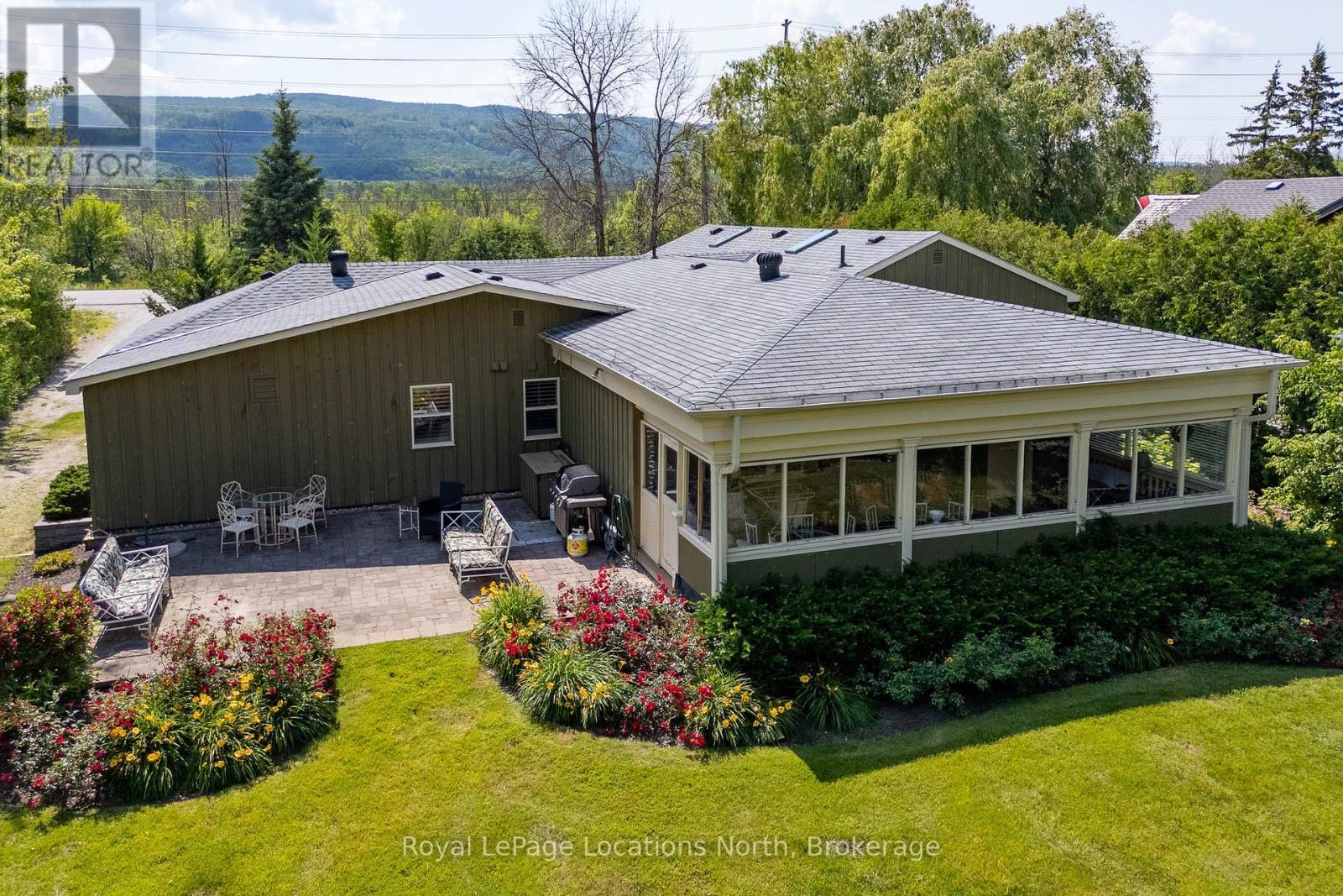 795853 Grey 19 Road, Collingwood, Ontario  L9Y 3Y9 - Photo 1 - S12384368