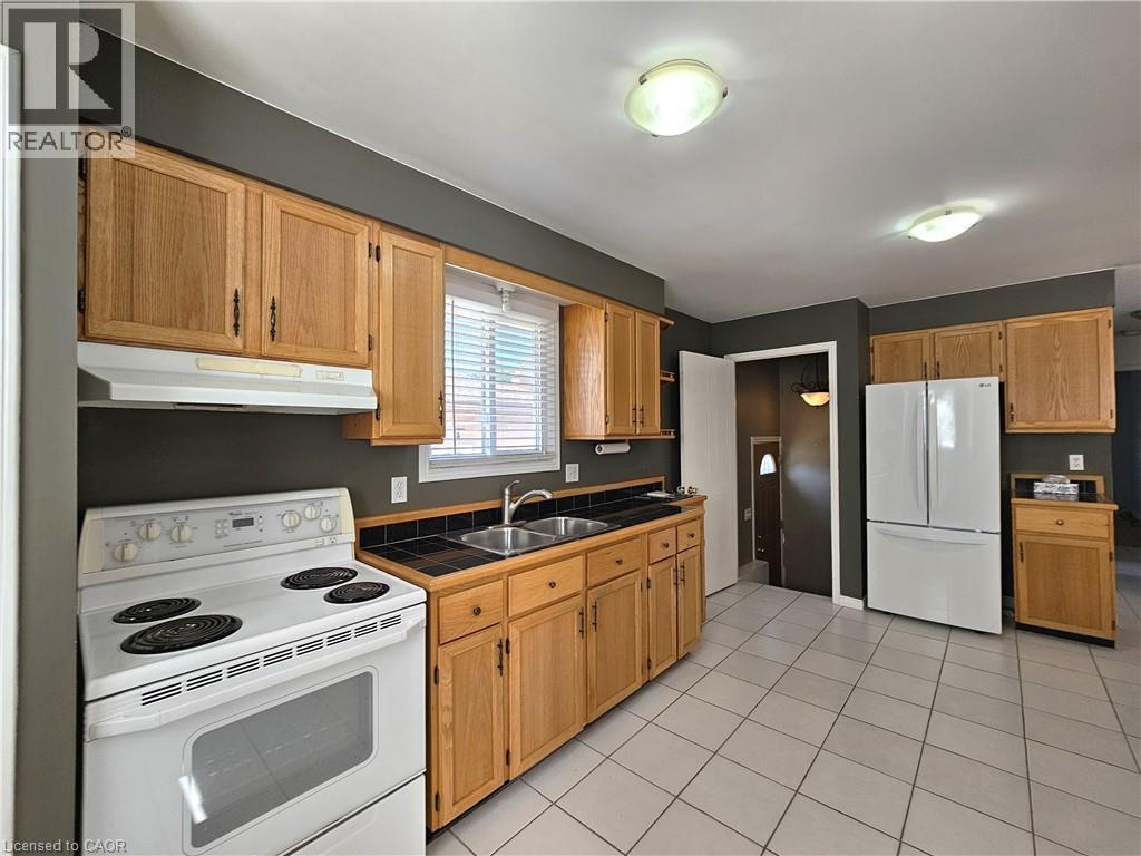 82 Elmwood Avenue, Cambridge, Ontario  N1R 4Y4 - Photo 10 - 40763292