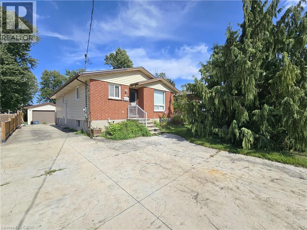 82 Elmwood Avenue, Cambridge, Ontario  N1R 4Y4 - Photo 3 - 40763292