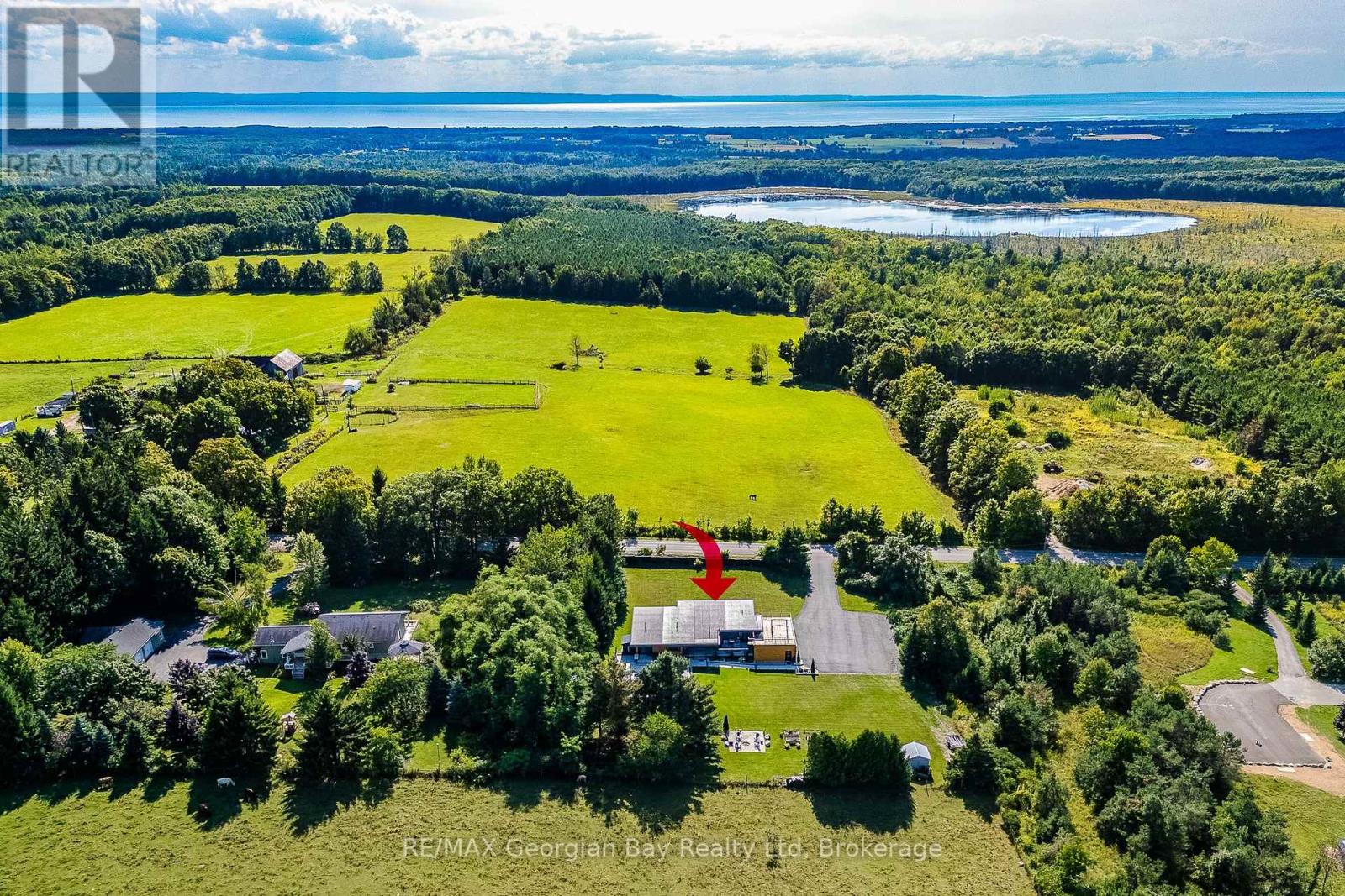 165 Wilson Road, Tiny, Ontario  L4R 4K4 - Photo 3 - S12385856