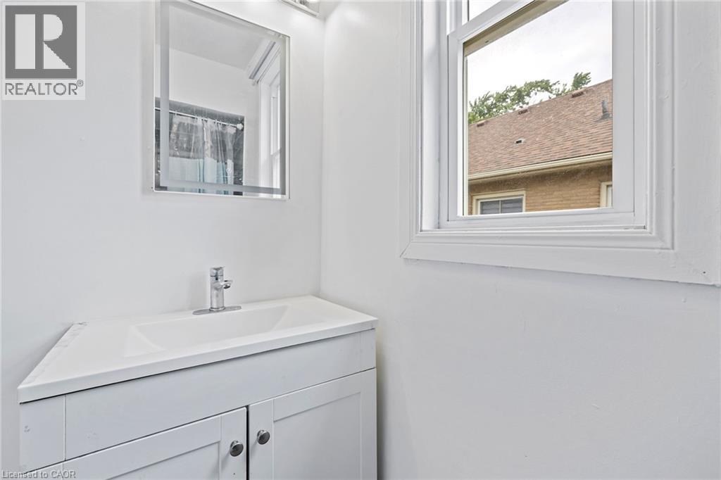 263 East 8th Street, Hamilton, Ontario  L9A 3M1 - Photo 13 - 40766449