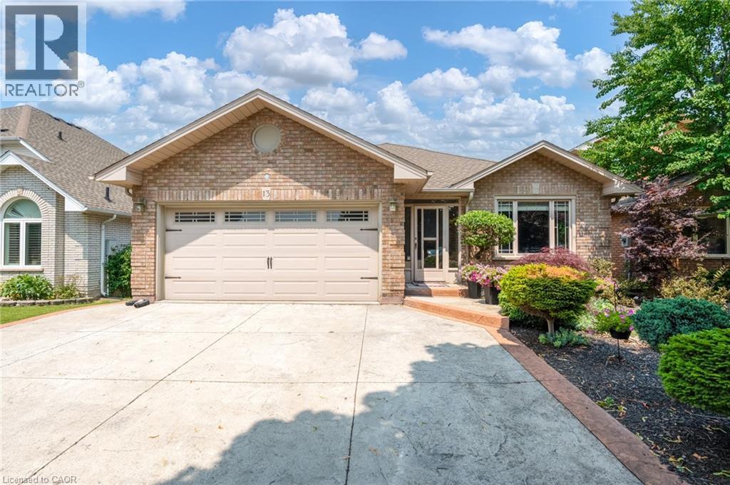 13 LONEOAK Crescent, Stoney Creek, Ontario