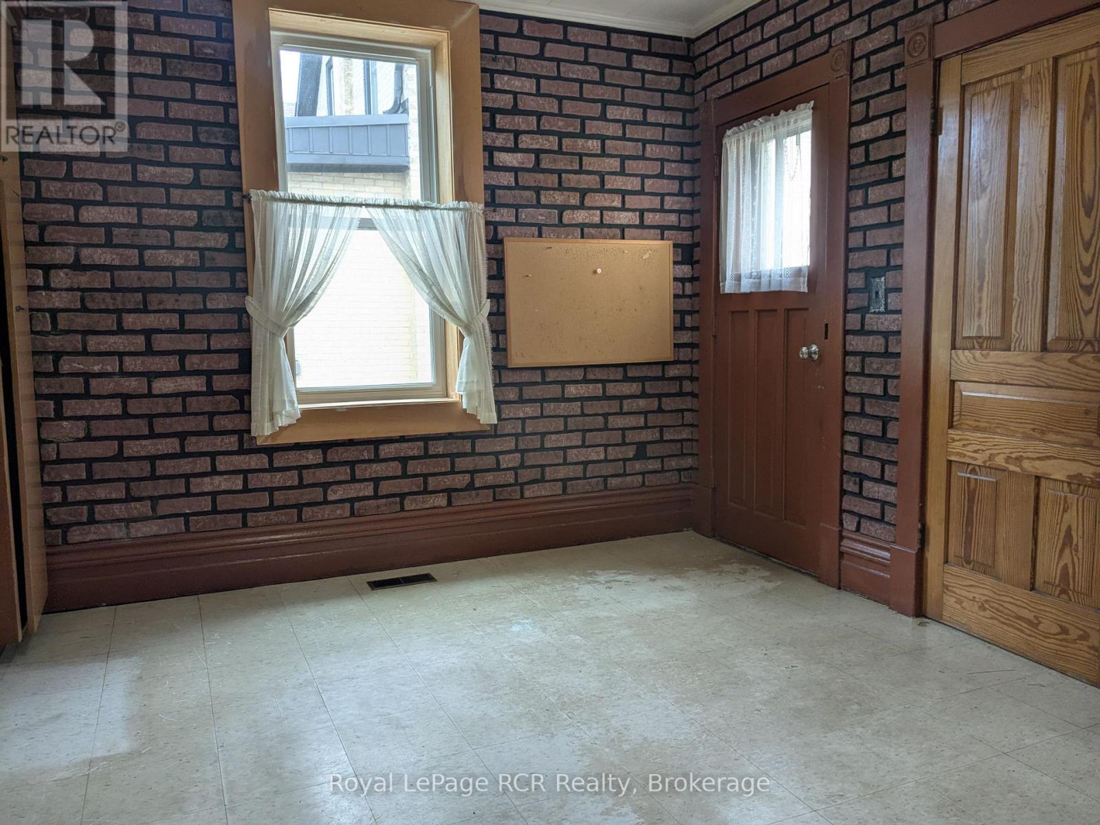 616 9th Avenue, Hanover, Ontario  N4N 2M8 - Photo 10 - X12385990