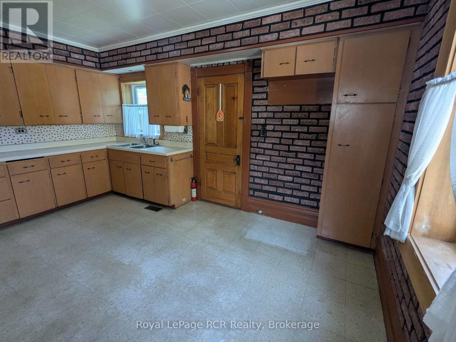 616 9th Avenue, Hanover, Ontario  N4N 2M8 - Photo 12 - X12385990