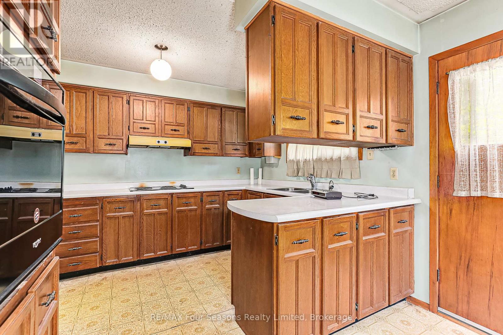 828 Oxbow Park Drive, Wasaga Beach, Ontario  L9Z 2V1 - Photo 7 - S12386000