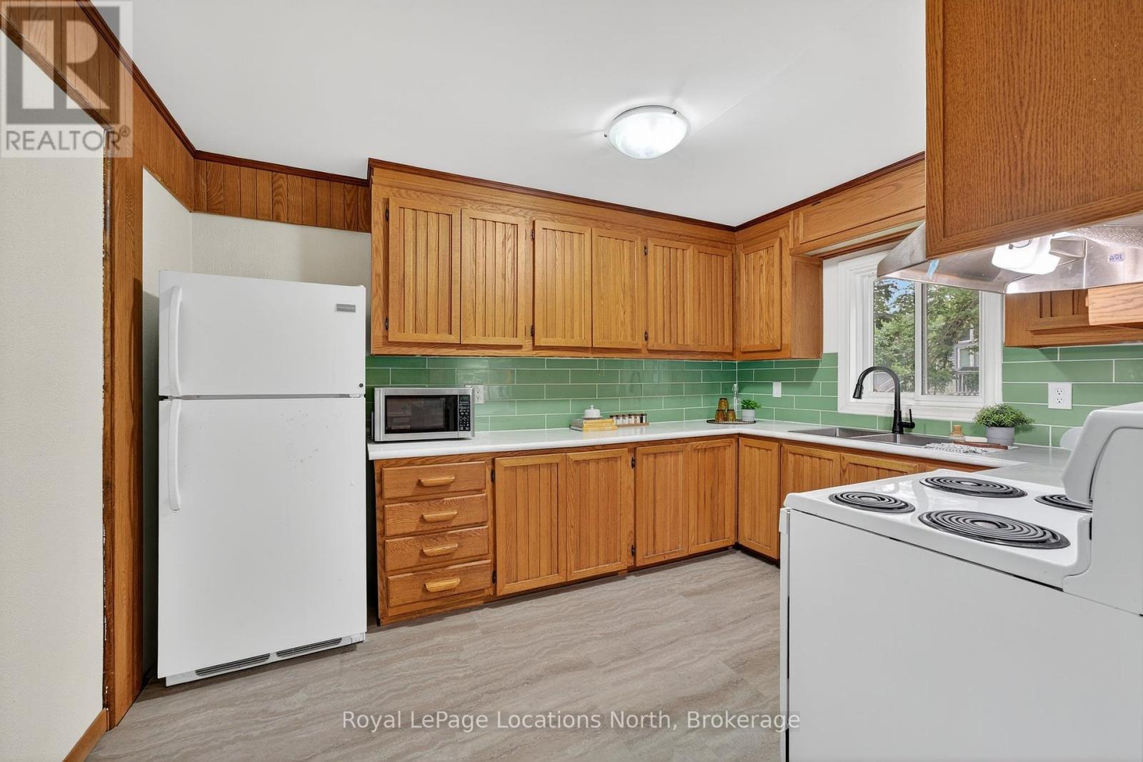 119 Tyrol Avenue, Blue Mountains, Ontario  N0H 2E0 - Photo 12 - X12386153