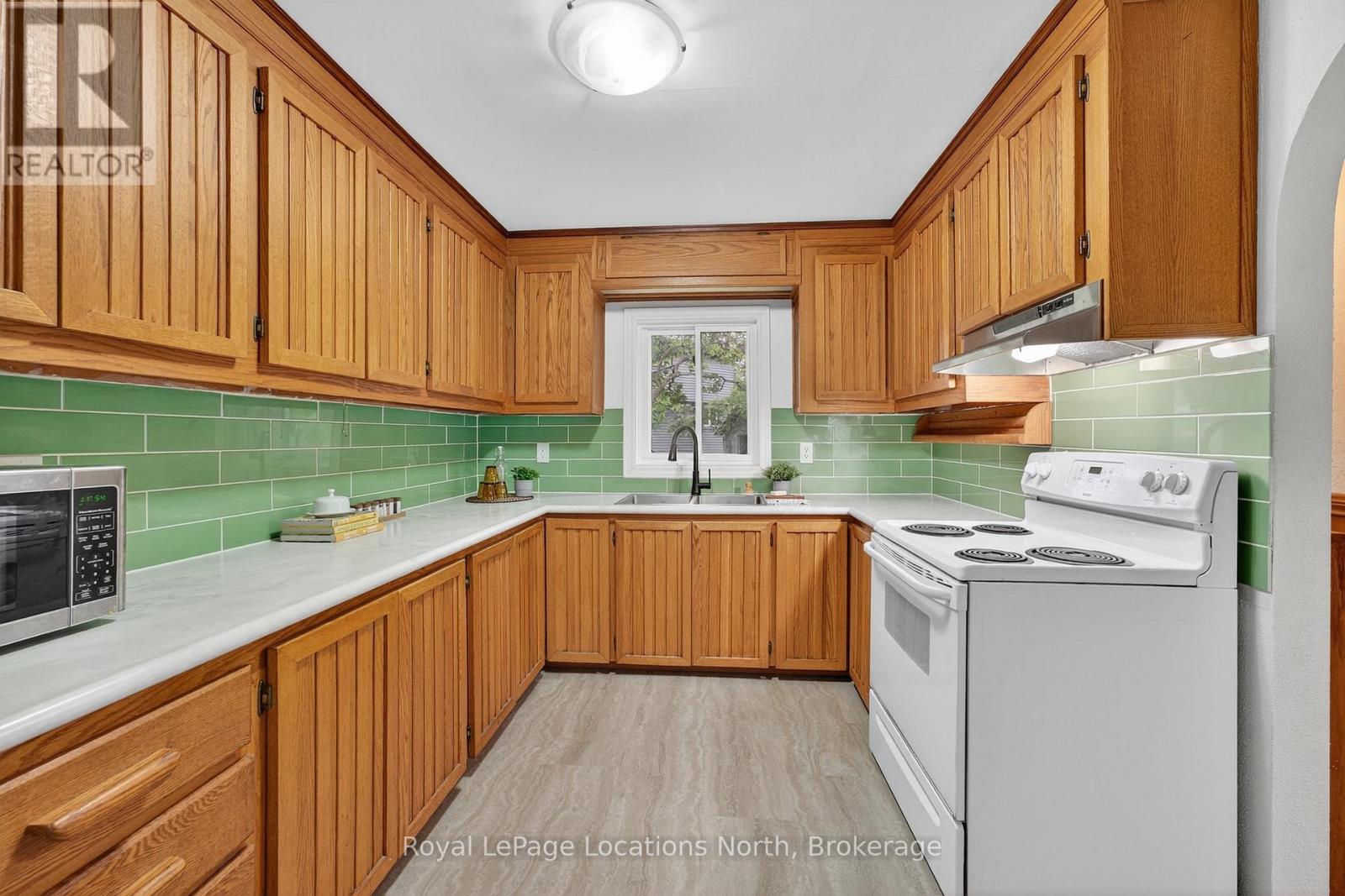 119 Tyrol Avenue, Blue Mountains, Ontario  N0H 2E0 - Photo 13 - X12386153