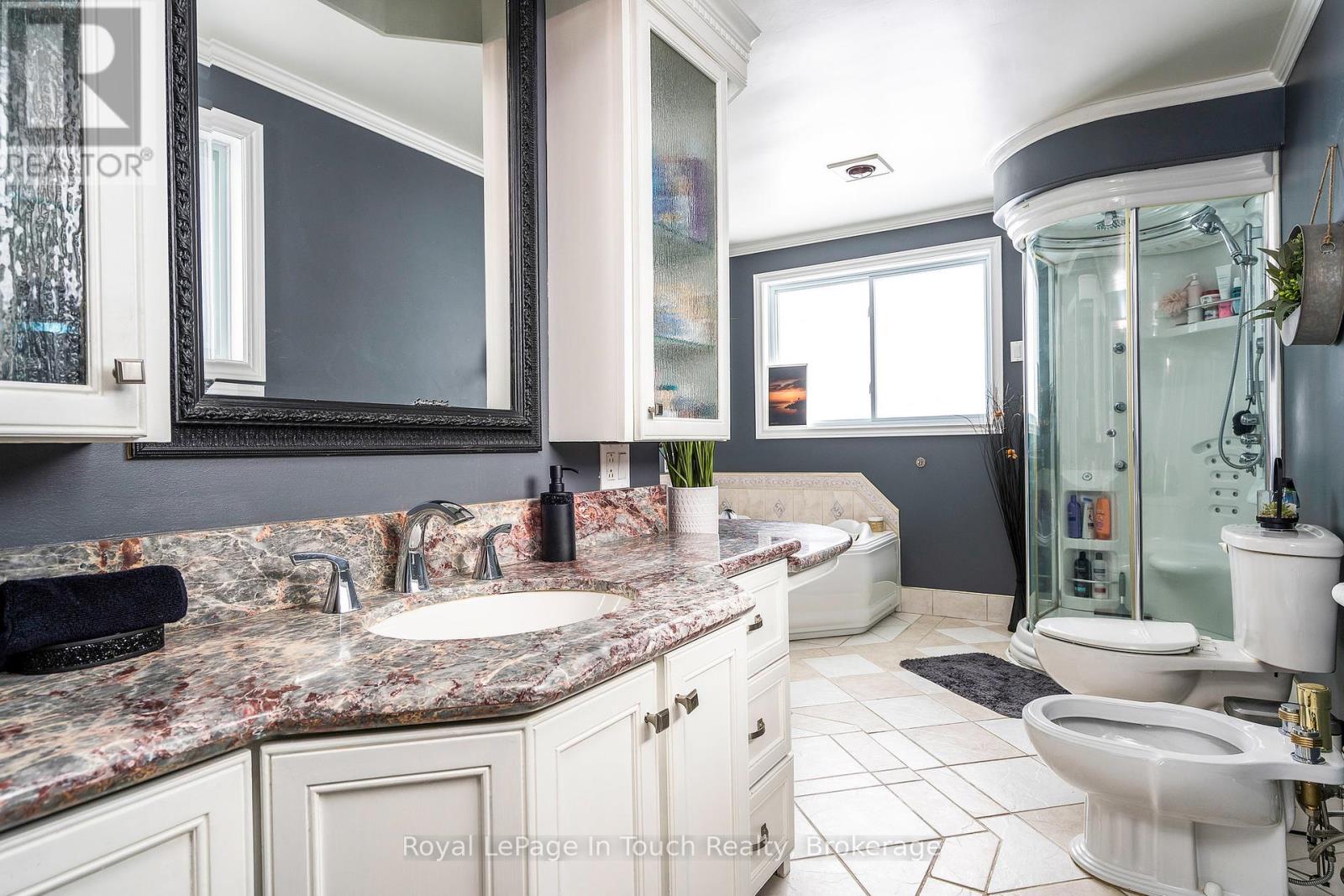 8 Tiny Beaches Road S, Tiny, Ontario  L0L 2J0 - Photo 17 - S12386530
