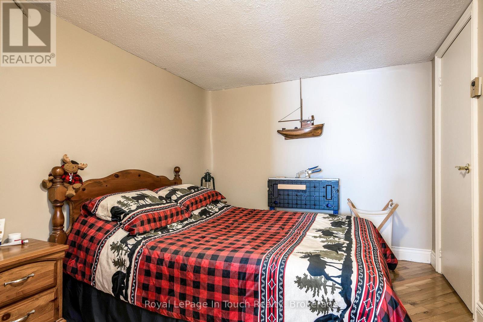 8 Tiny Beaches Road S, Tiny, Ontario  L0L 2J0 - Photo 37 - S12386530