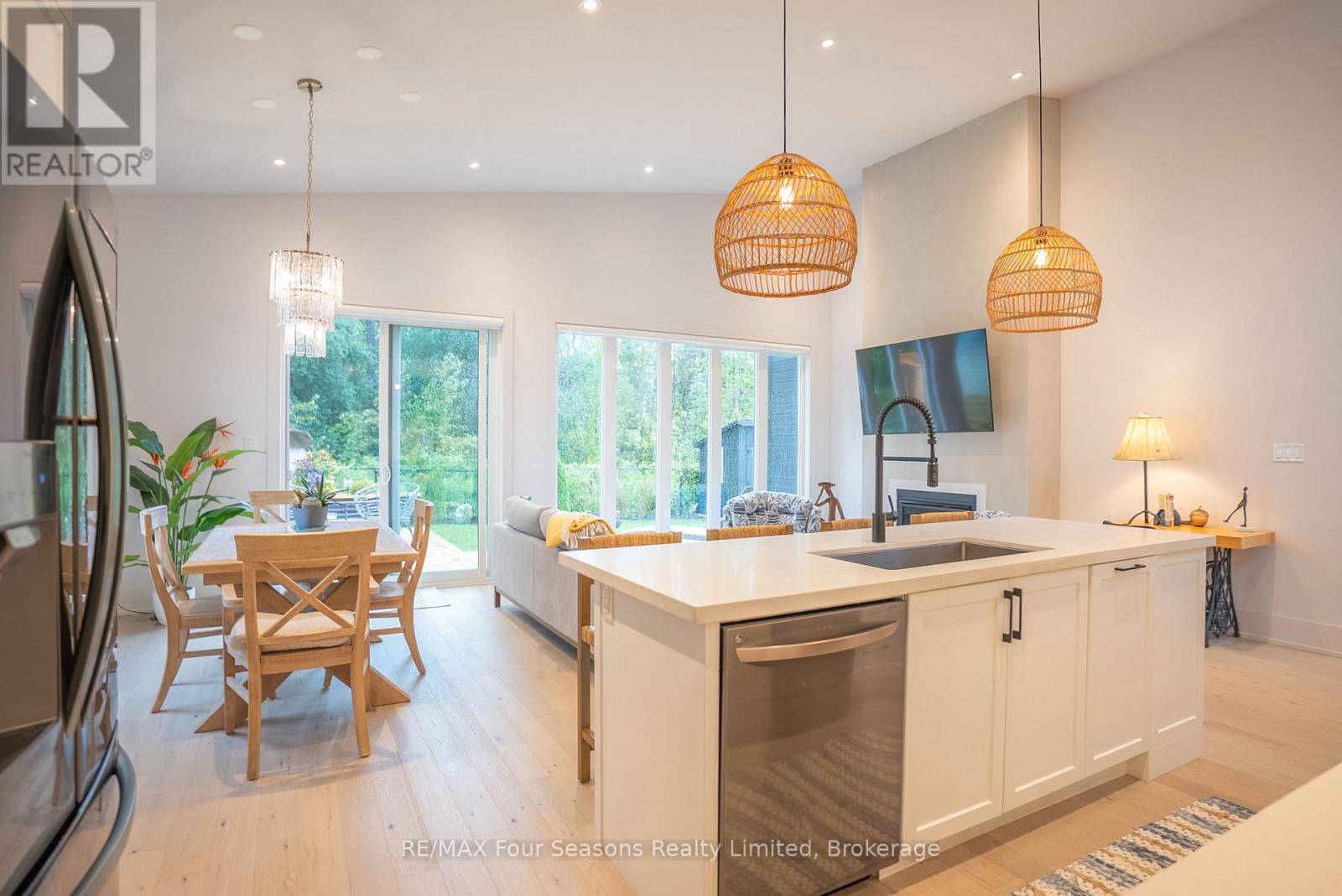 102 Goldie Court, Blue Mountains, Ontario  N0H 1J0 - Photo 13 - X12388181