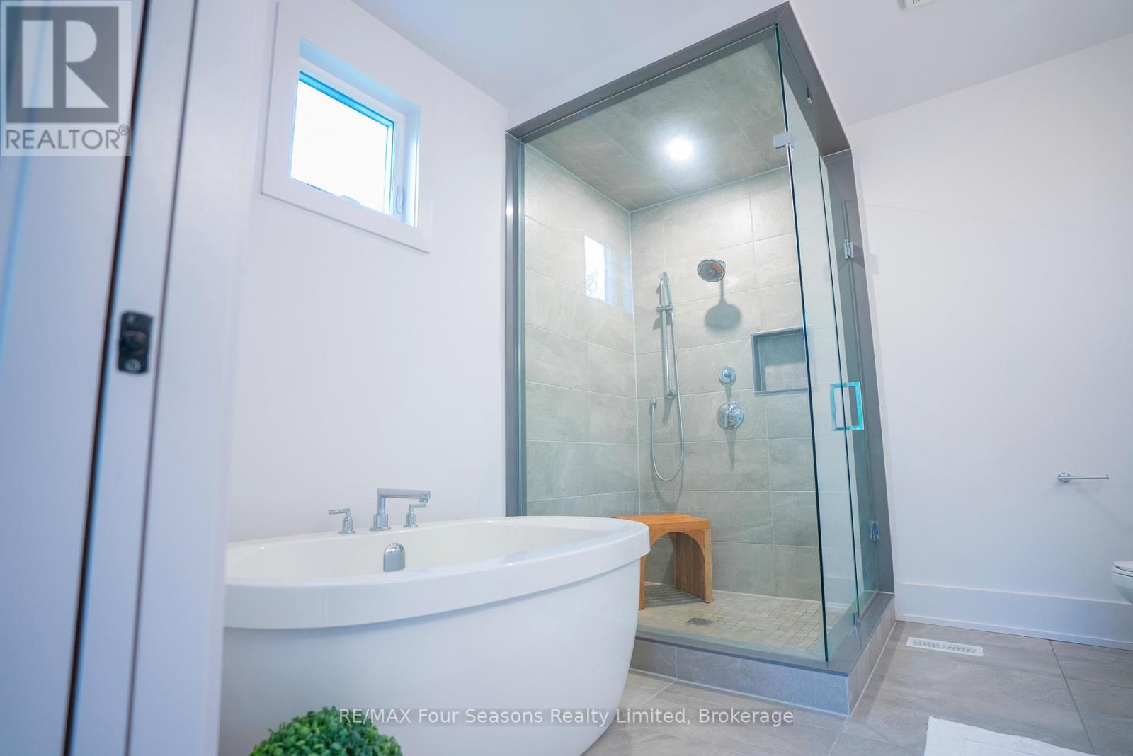 102 Goldie Court, Blue Mountains, Ontario  N0H 1J0 - Photo 25 - X12388181