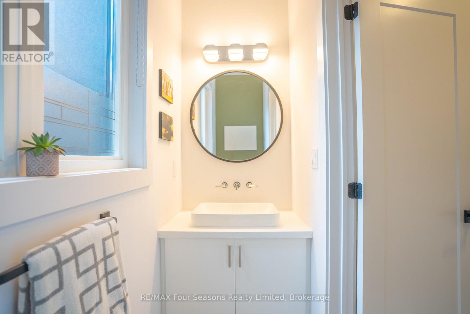 102 Goldie Court, Blue Mountains, Ontario  N0H 1J0 - Photo 27 - X12388181