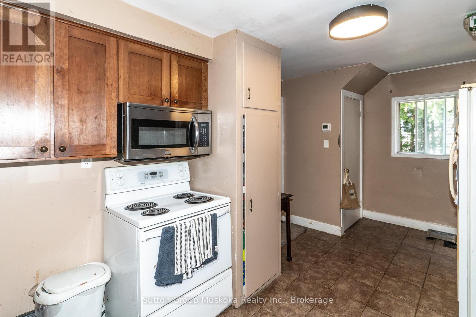 11 Silver Street, Huntsville, Ontario  P1H 1M2 - Photo 12 - X12389368