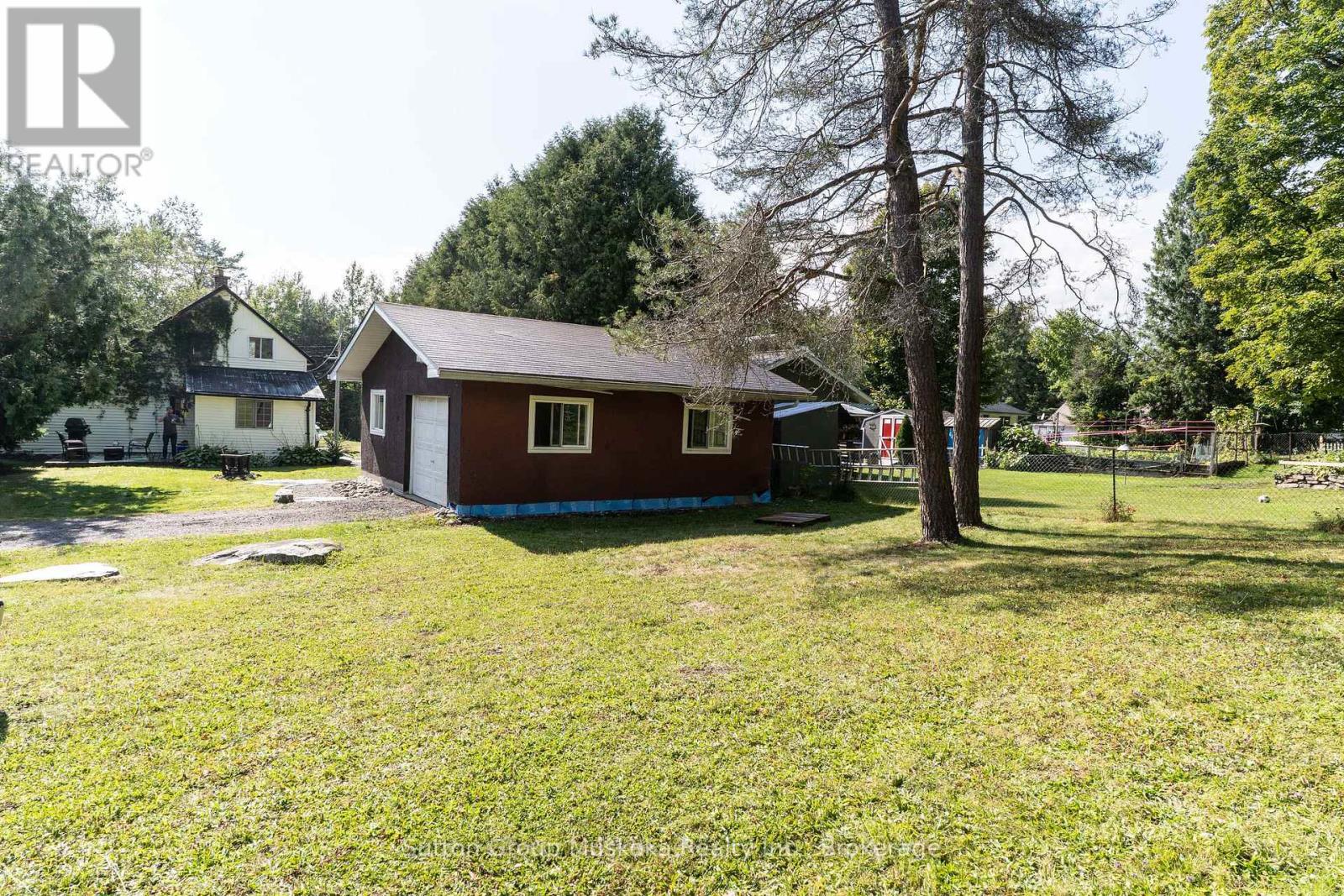 11 Silver Street, Huntsville, Ontario  P1H 1M2 - Photo 7 - X12389368