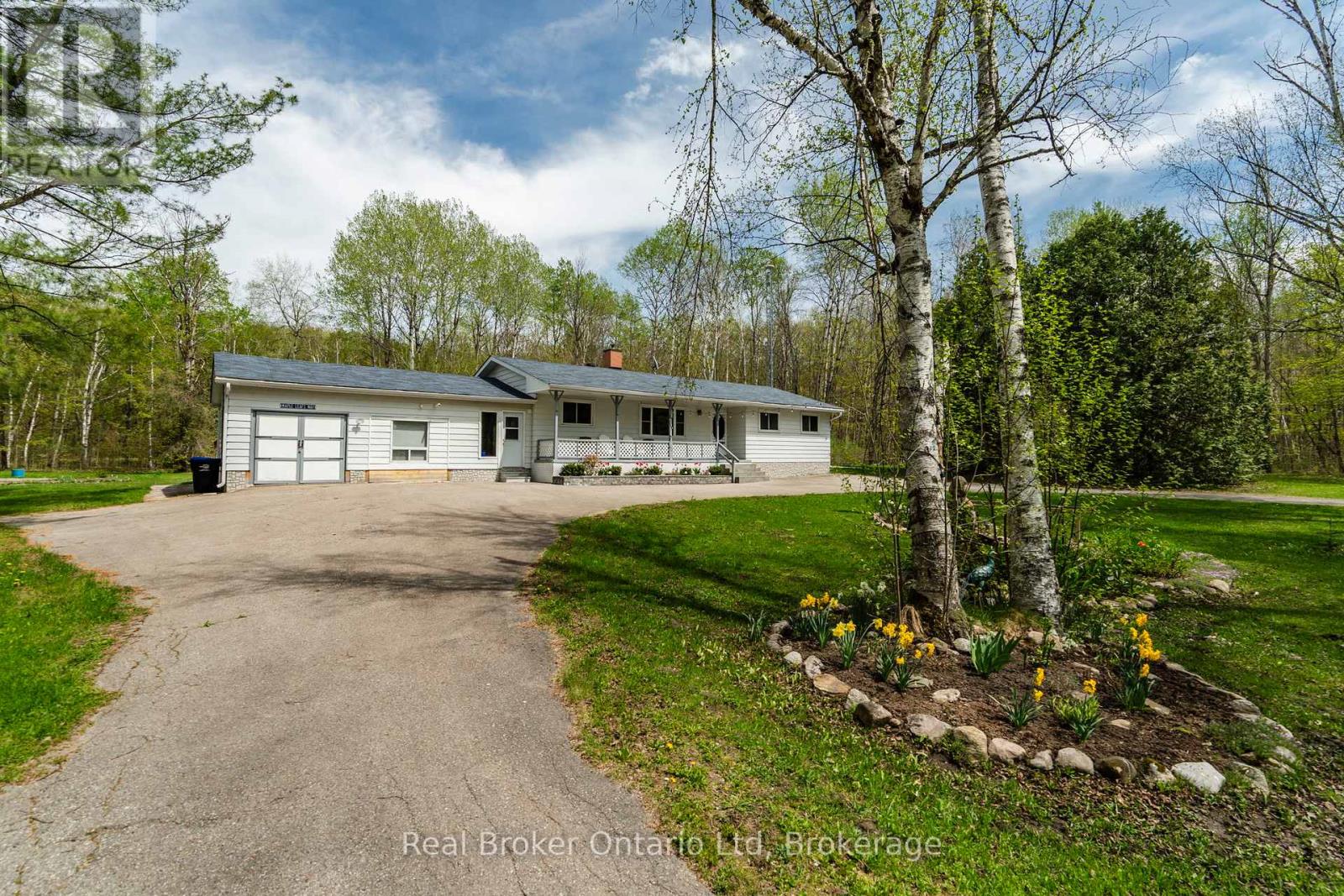 1467 Rosemount Road, Tay, Ontario  L0K 2C0 - Photo 2 - S12389589