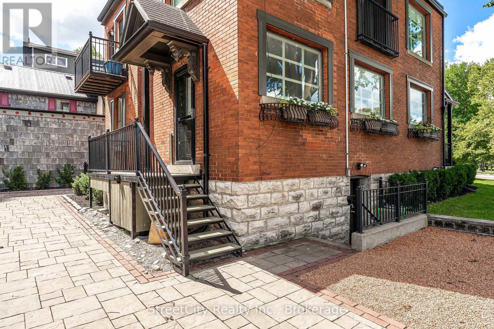 19 Waterloo Street S, Stratford, Ontario  N5A 4A5 - Photo 25 - X12390681