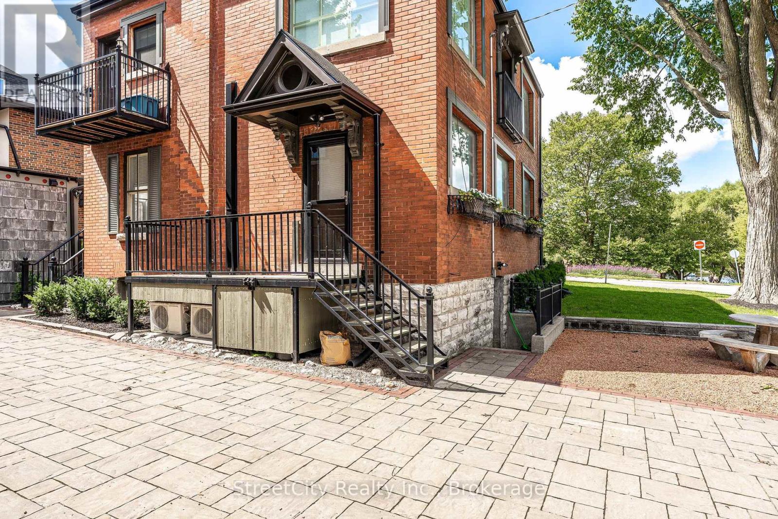 19 Waterloo Street S, Stratford, Ontario  N5A 4A5 - Photo 26 - X12390681